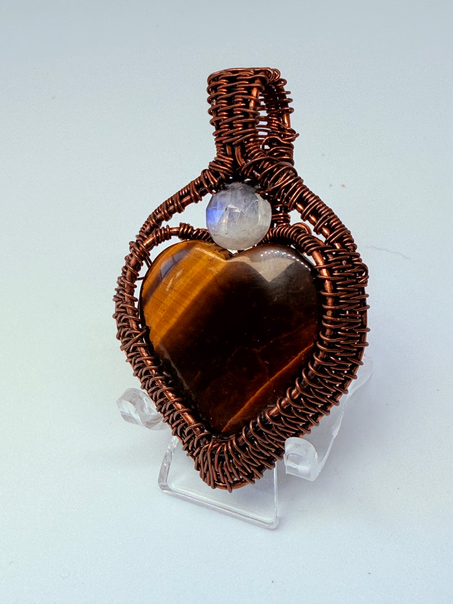 Heart-shaped tiger eye pendant