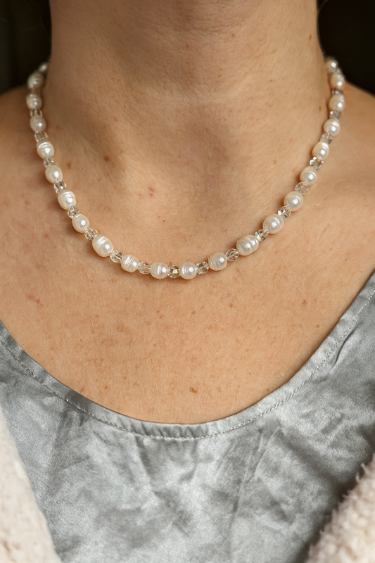 collana di perle di fiume con cristalli