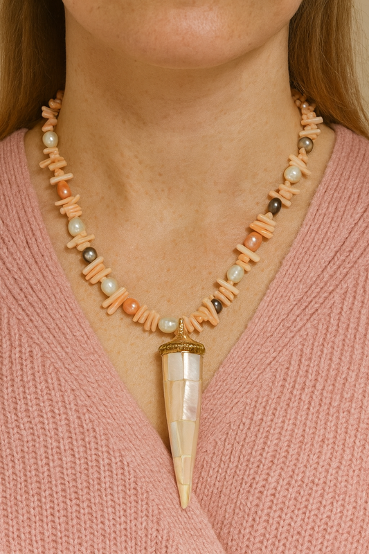 collana con perle ,corallo e corno d'osso