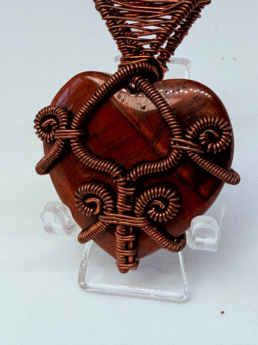 Pendente con diaspro rosso a forma di cuore