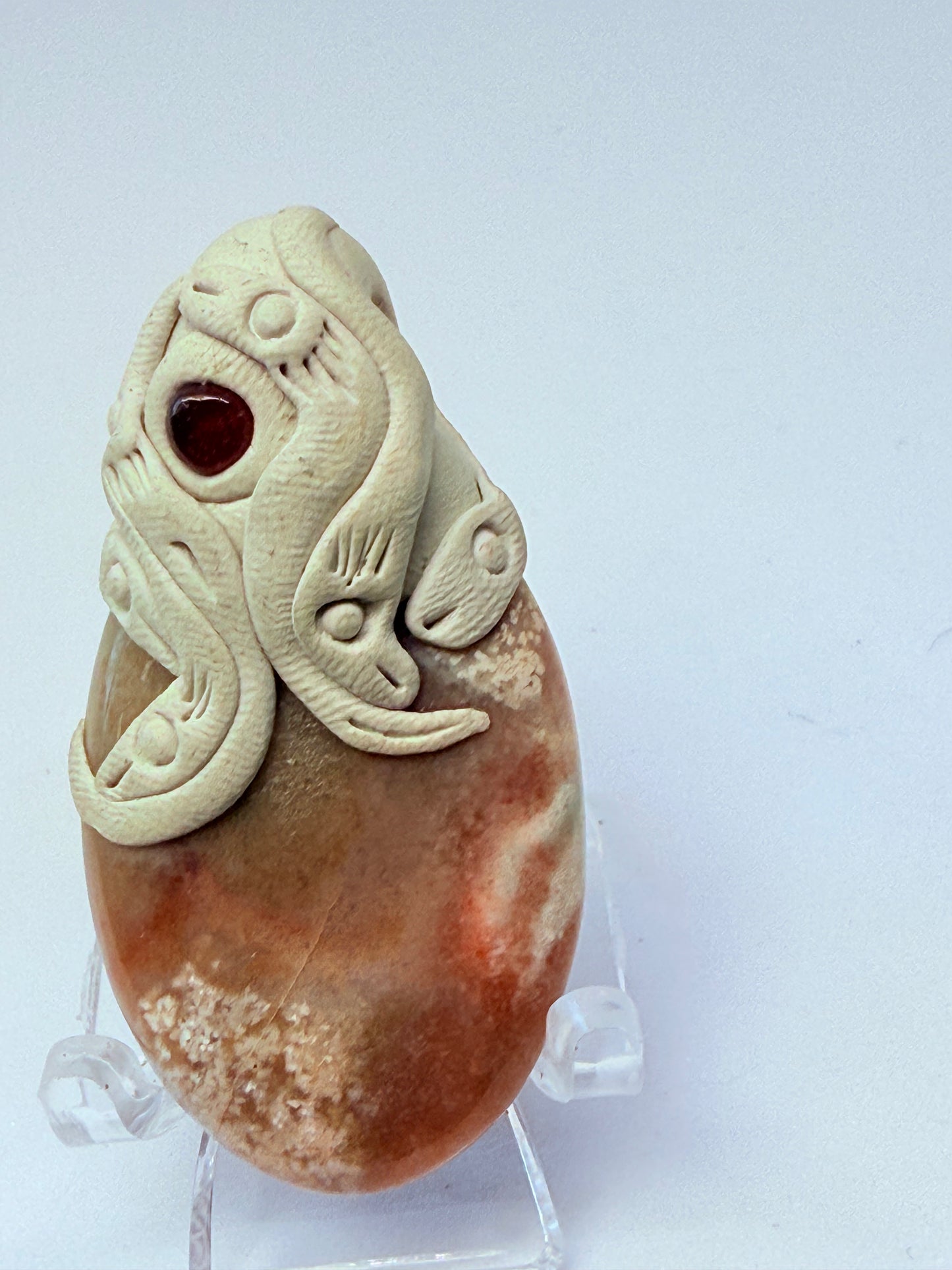 Pendente con giada e ceramica