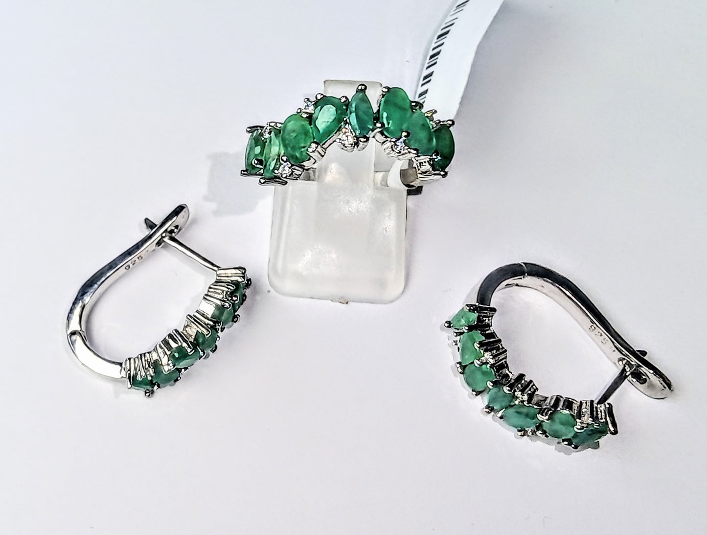 Set in argento 925 con smeraldi, anello e orecchini